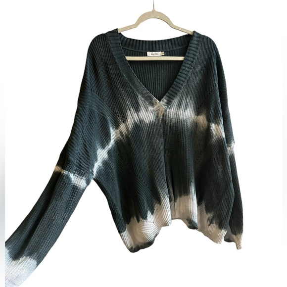 Amaryllis V-Neck Knit Sweater - Picture 3 of 4